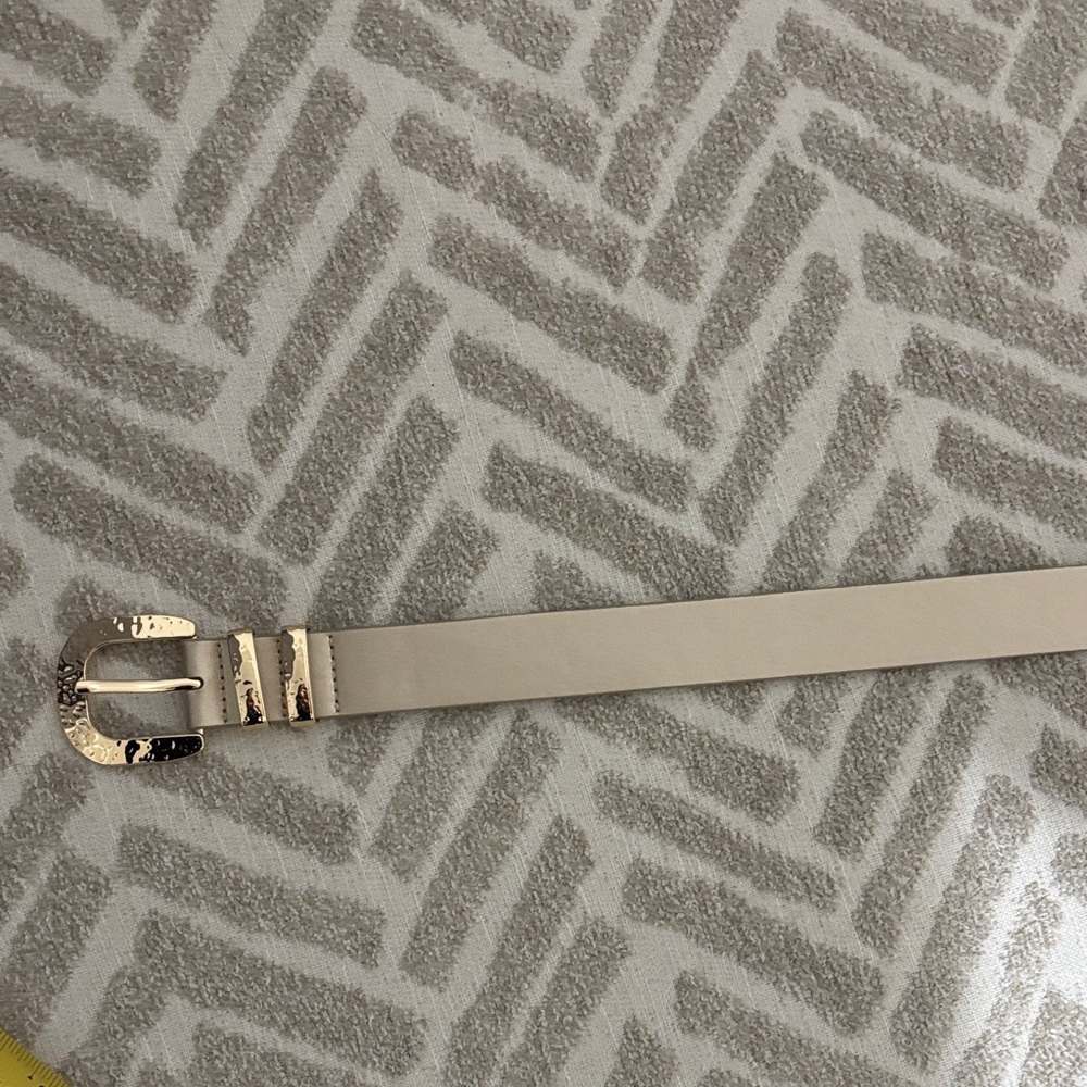 Elegant Tan Belt with Gold Buckle - Picture 10 of 13